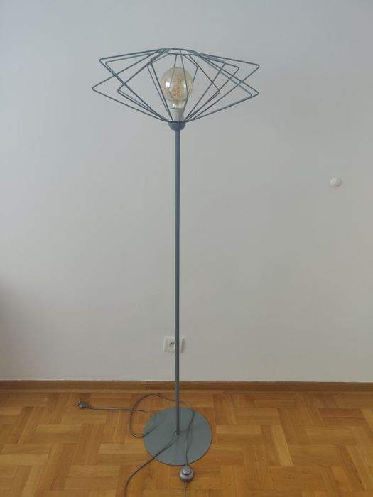 Lampa podłogowa stal