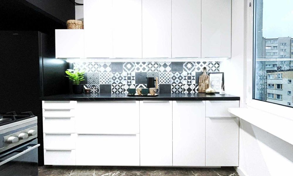 OKAZJA! Świeżo odnowione, słoneczne mieszkanie w pobliżu JEZIORA!