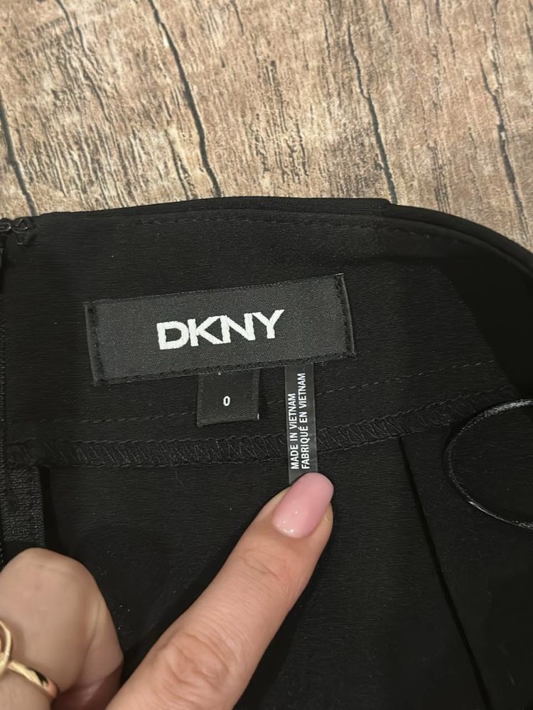 Класична спідниця/ юбка DKNY, розмір S