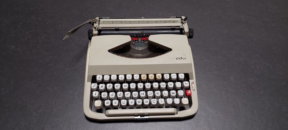 Máquina de Escrever INDUS