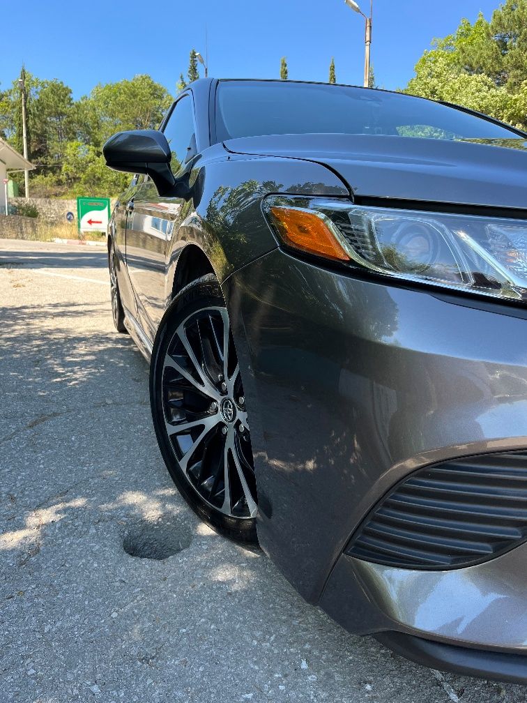 Toyota Camry 70 SE 2018