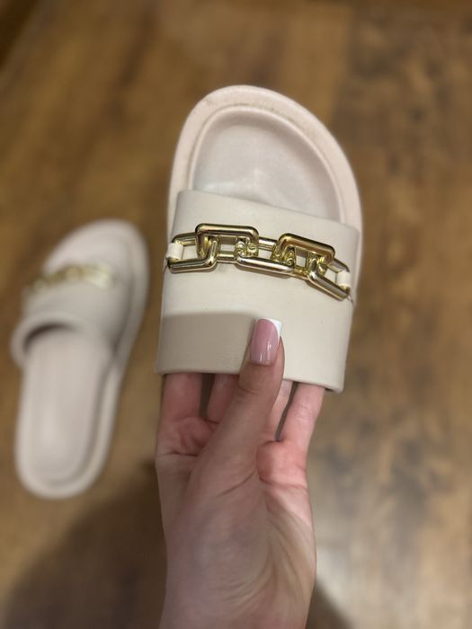 Шльопанці жіночі