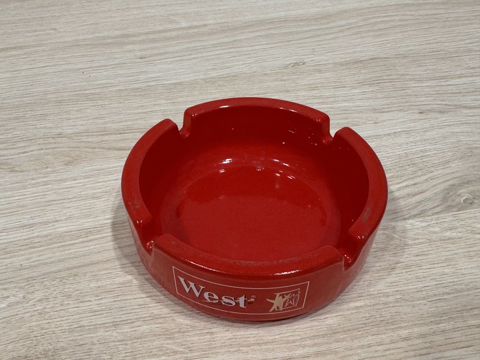 Popielniczka west czereona