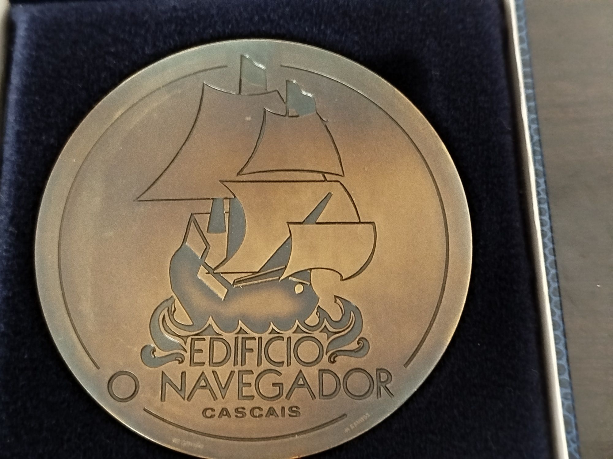 Rara Medalha em bronze Edifício O Navegador, Cascais