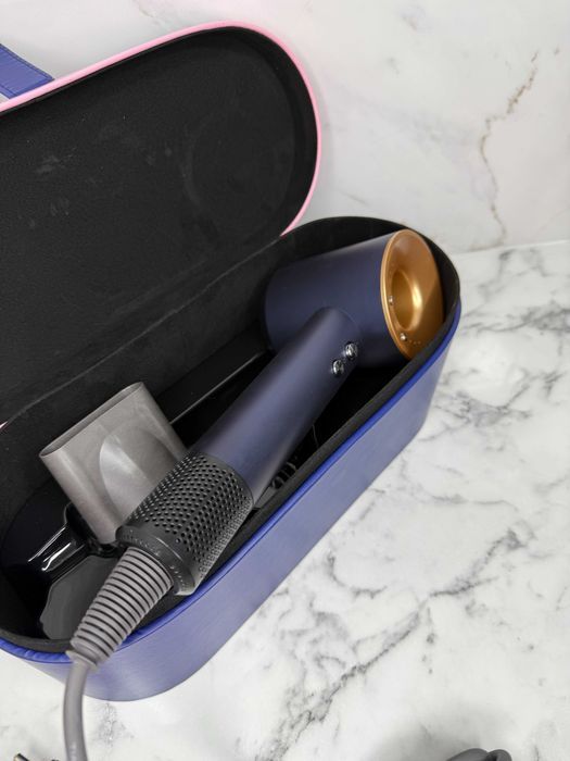 Синій Super Hair Dryer з кейсом і насадкою — потужність у стилі