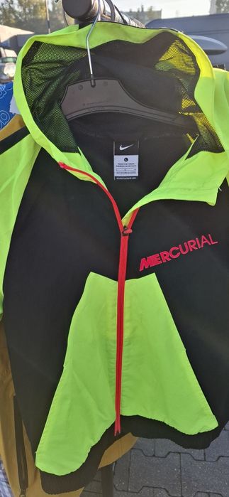 Kurtka Nike z kapturem rozm. 147 - 158 cm