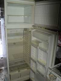 продам на запчастини або під відновлення високий холодильник Норд
