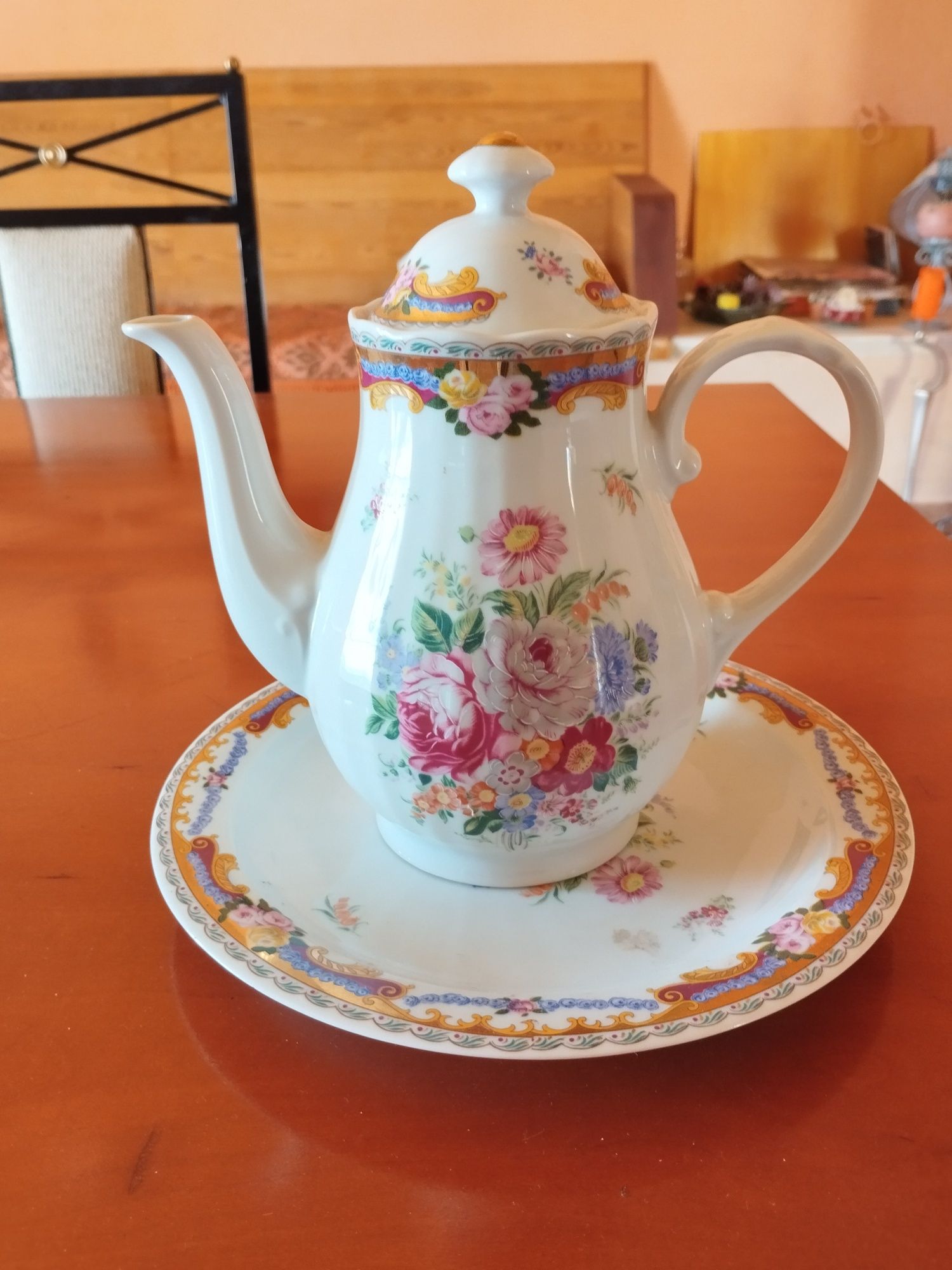 Bule floral vintage LG porcelaine