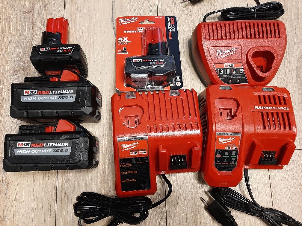 Новый аккумулятор батарея Milwaukee 8Ач M18  48-11-1880 48-11-1865