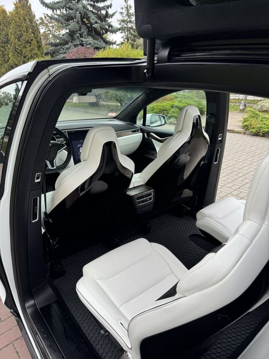 Пподам Tesla Model X