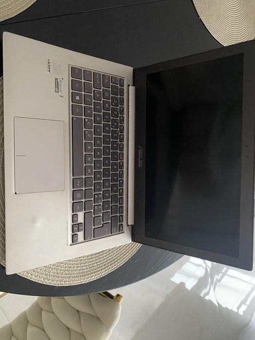 Laptop ASUS UX32