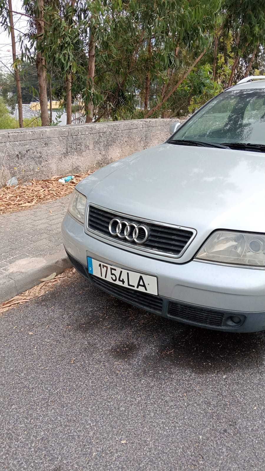 Vendo audi A6. Está com o motor aavariado vendo conforme está