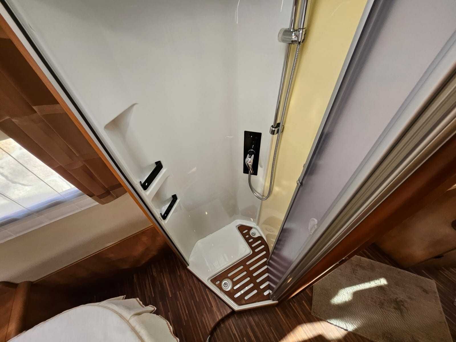 Carthago Chic Line 3.0 / 180 CV / Cama central / AC na cabine
