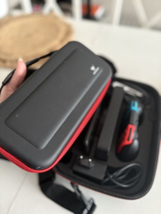 Konsola Nintendo Switch OLED Czerwono-niebieski