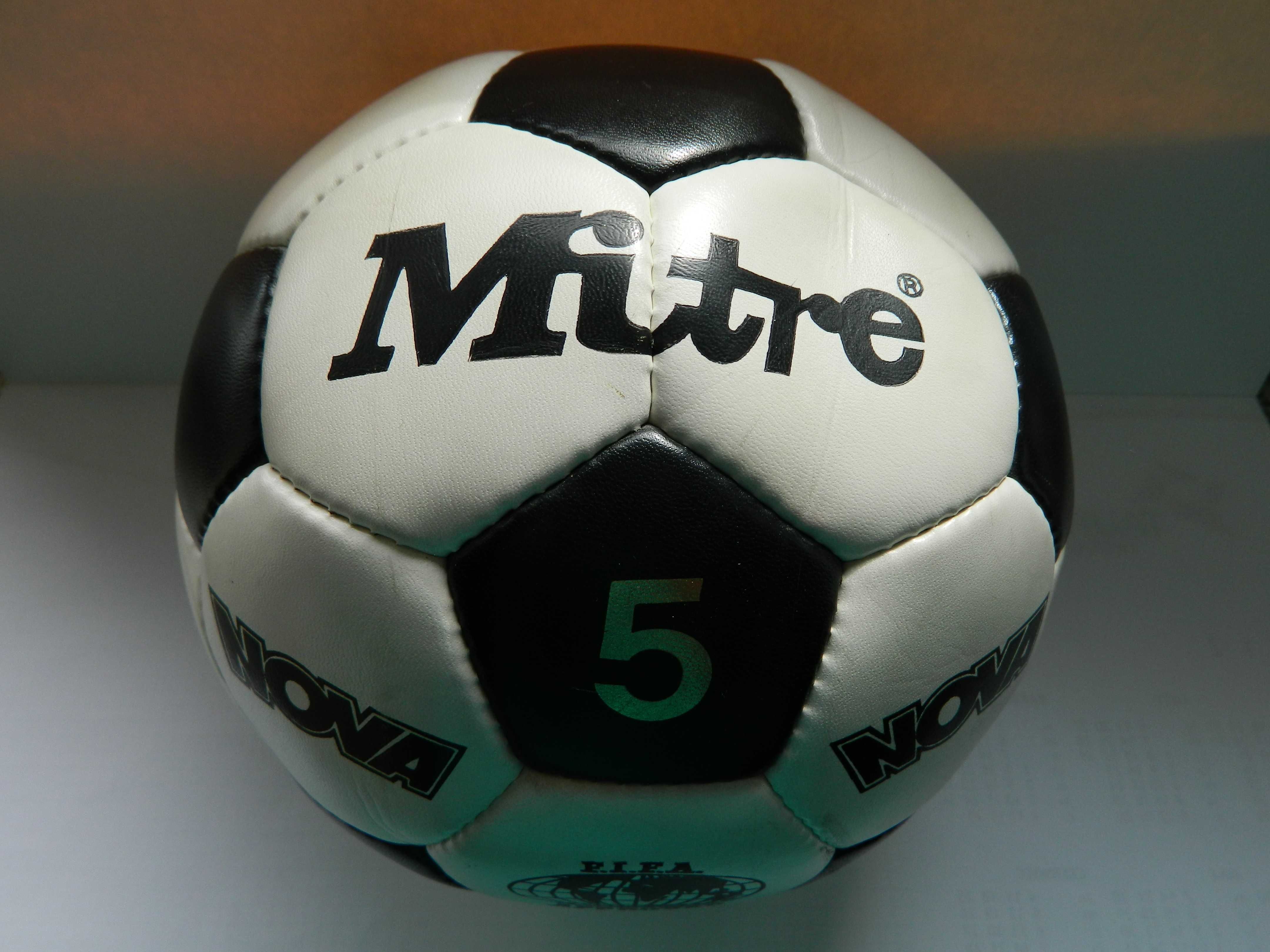 Piłka nożna Mitre, nowa 5, model nova.