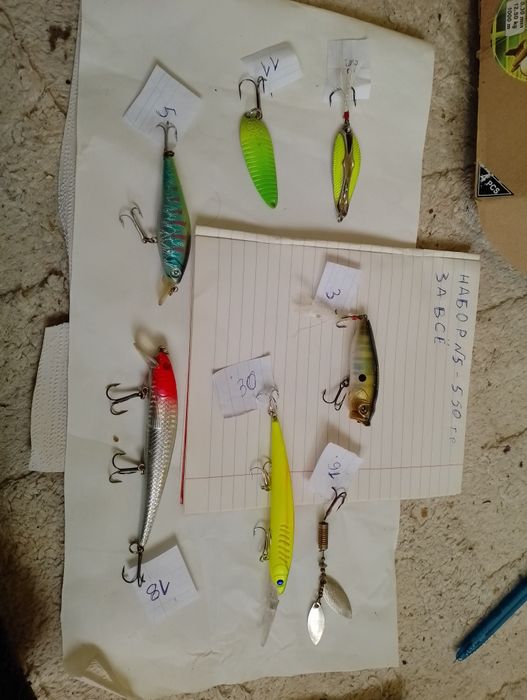 Рыбальске спорядження розпродаю комплектами воблеры блесна лески спине