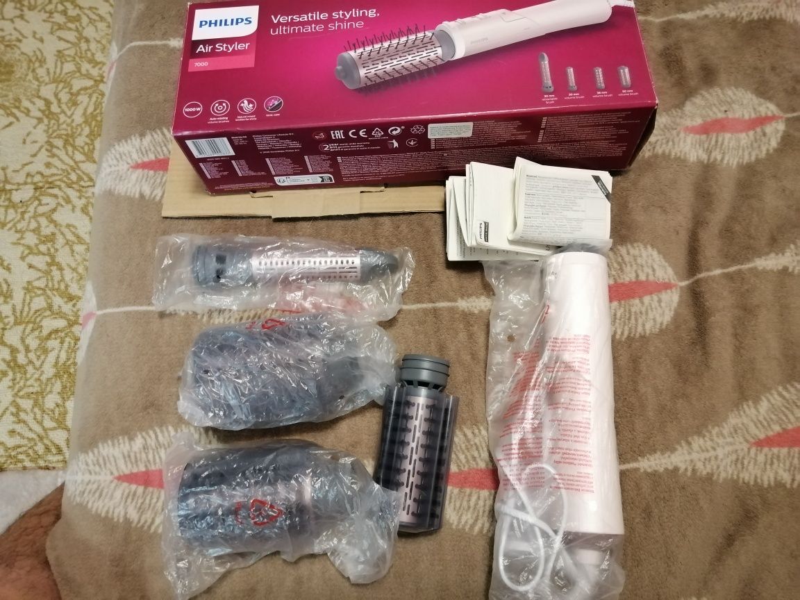 Продам Фен-щітка Philips BHA735/00