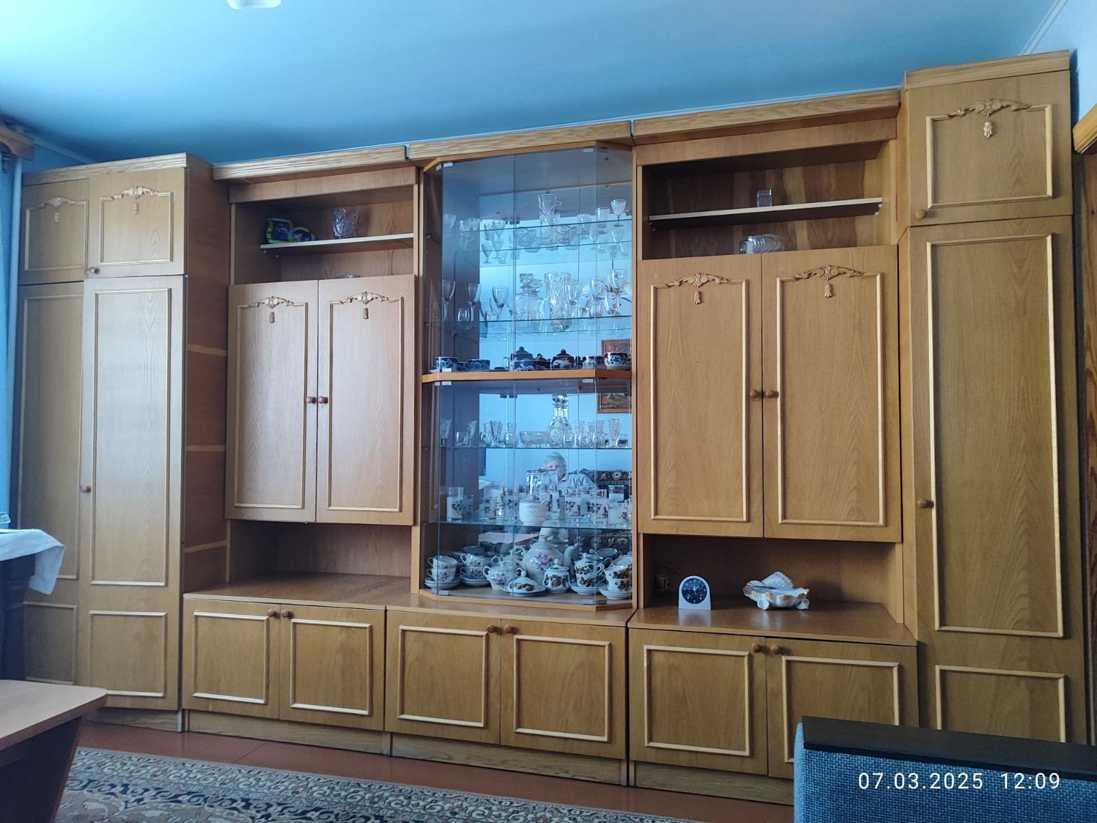Стінка в зал з якісної плити
