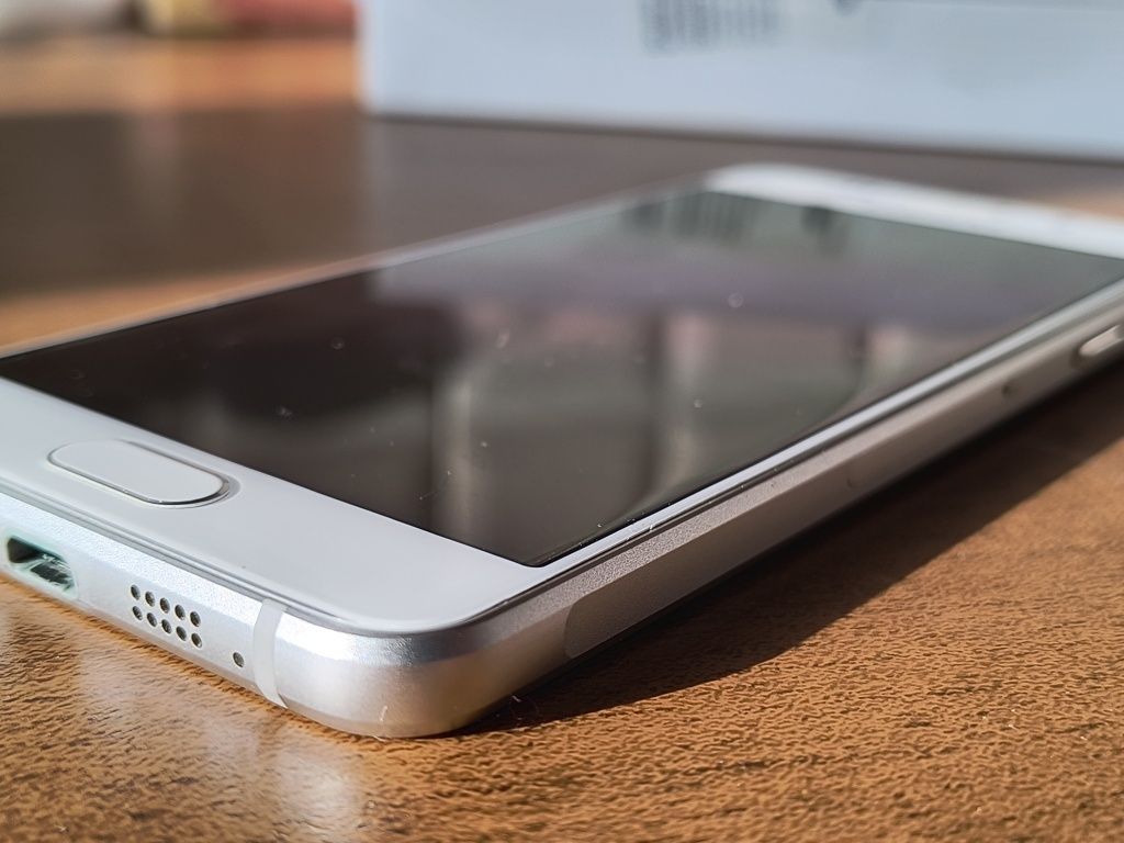 Телефон Samsung Galaxy A3