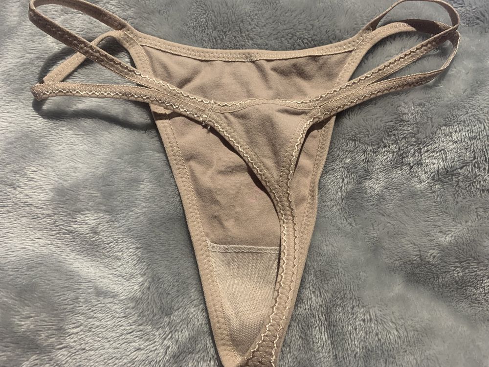 Nowe stringi z napisem I love You
