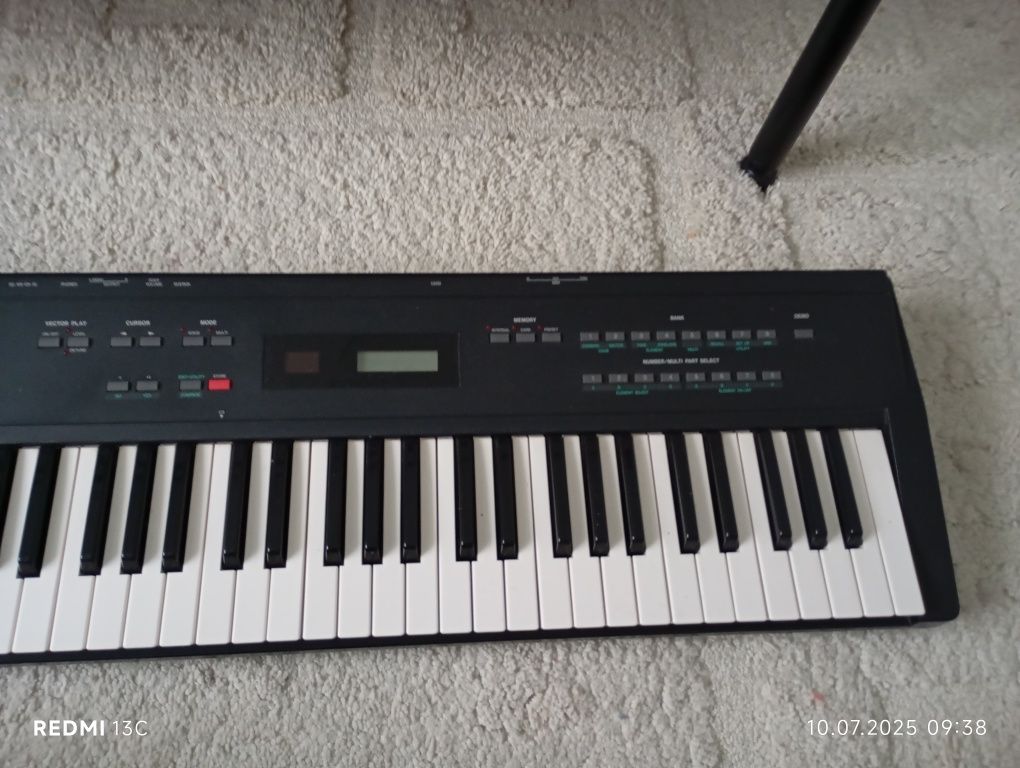 Syntezator Yamaha SY 35