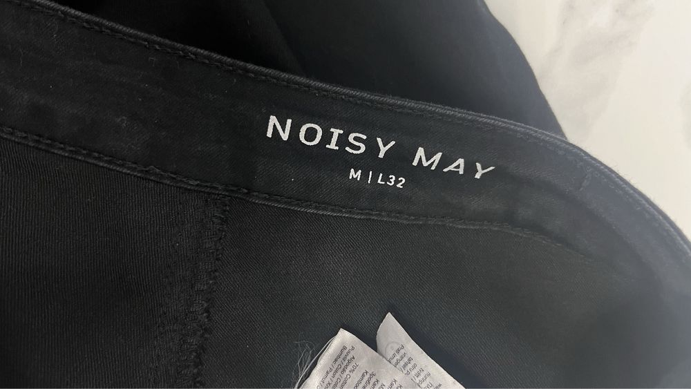 Czarne spodnie s wysokim stanem Noisy May