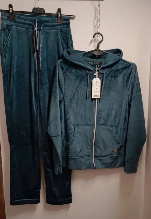 Welurowy dres, Moraj