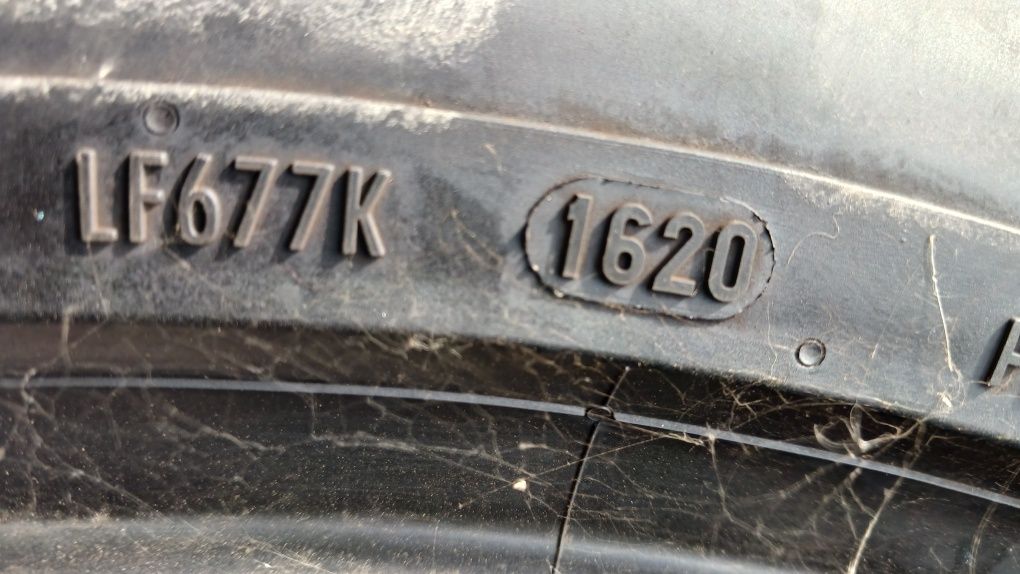 235 50 19 Pirelli P Zero MO