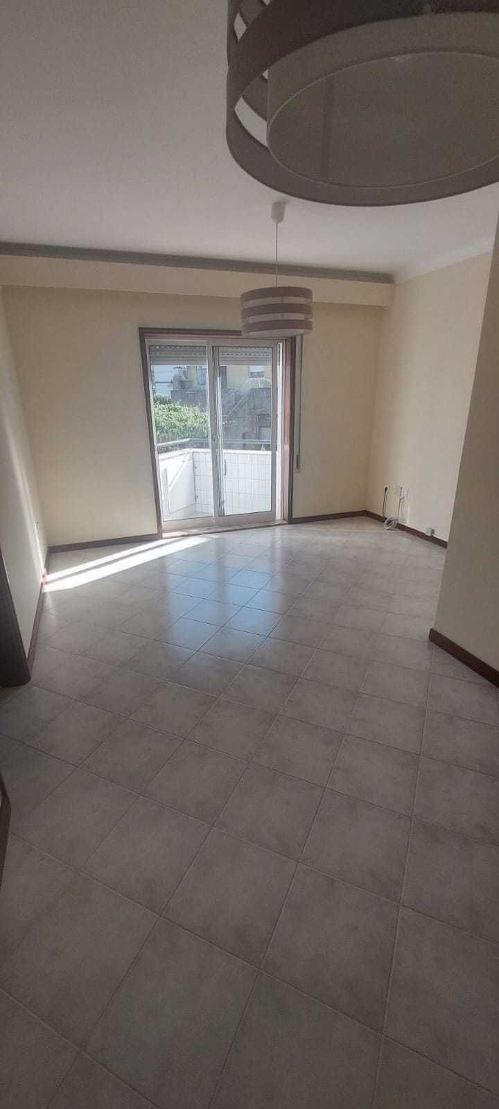 Apartamento T1+1 aos Arcos do Sardão
