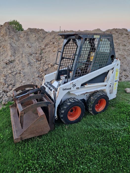 Miniładowarka Bobcat 443 z krokodylem i łyżką kubota