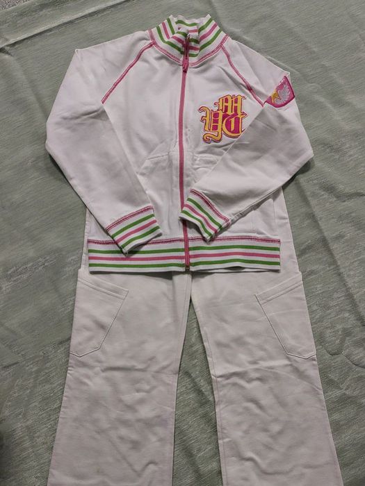 Новый спортивный костюм на девочку