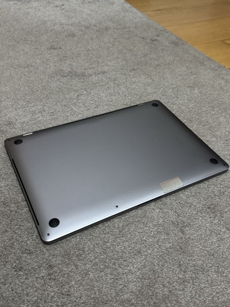 Macbook pro 15’ 500gb TouchBar