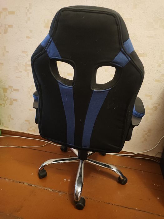 Крісло офісне, зламане
