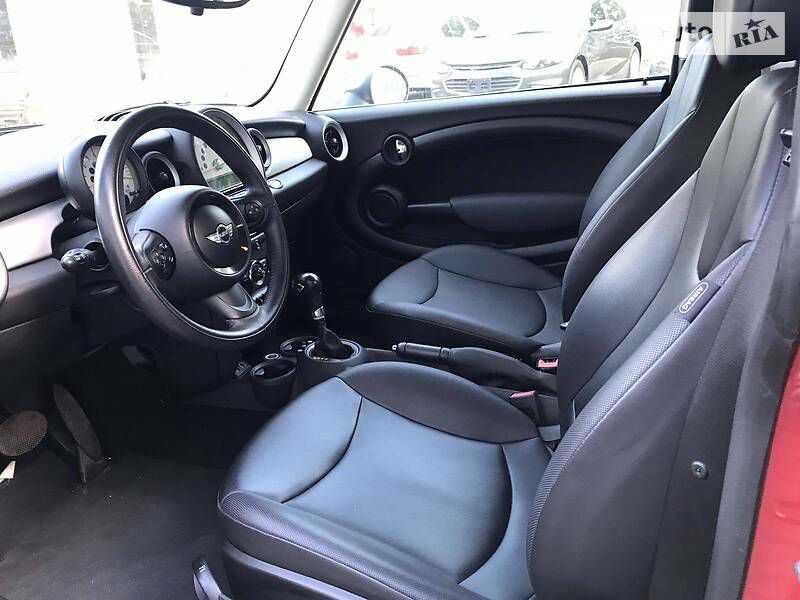 Продам Mini Cooper r56 2013г. Торг.