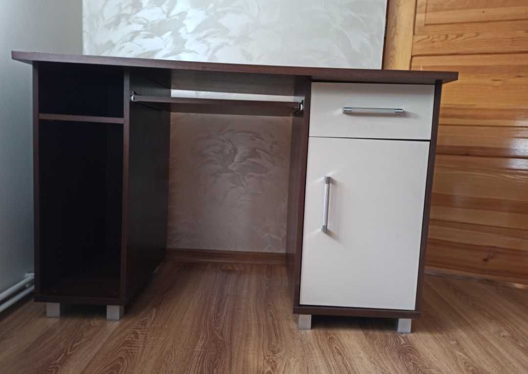 Sprzedam biurko 120×80×60 brąz z elementami ecru