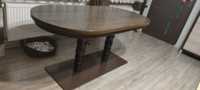 Duży klasyczny stół. Stabilny, konkretny i oryginalny stół z podstawą.
