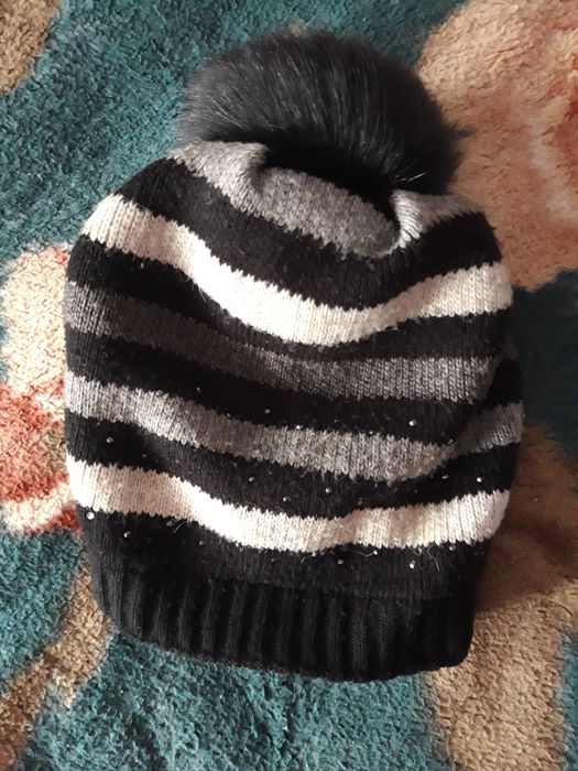 Шапка жіноча з помпоном