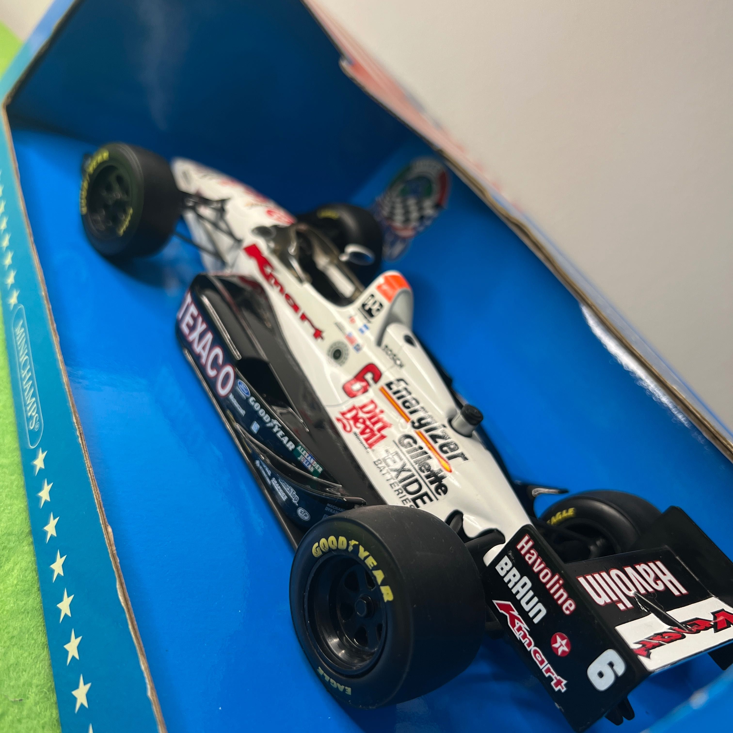 F1 Lola Ford T94/00 MiniChamps 1:18 – Mario Andretti Tour 1994 Branco