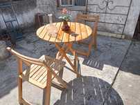 Mesa e cadeiras em pinho   com possibilidade de adaptar chapéu de sol