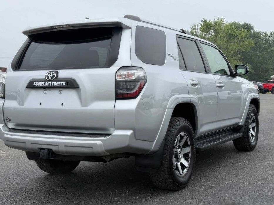 Toyota 4Runner SR5      2018