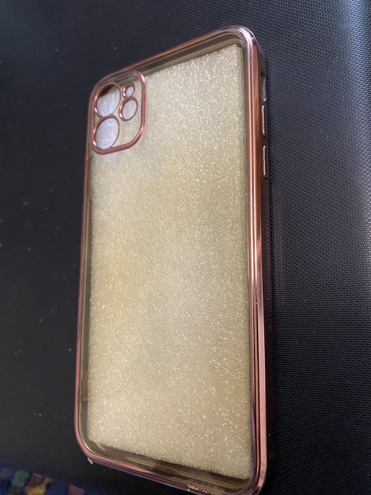 Продам  два чехла  Iphone 11