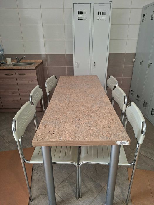 Stół i 6 krzeseł plastikowych, zestaw mebli, do kuchni