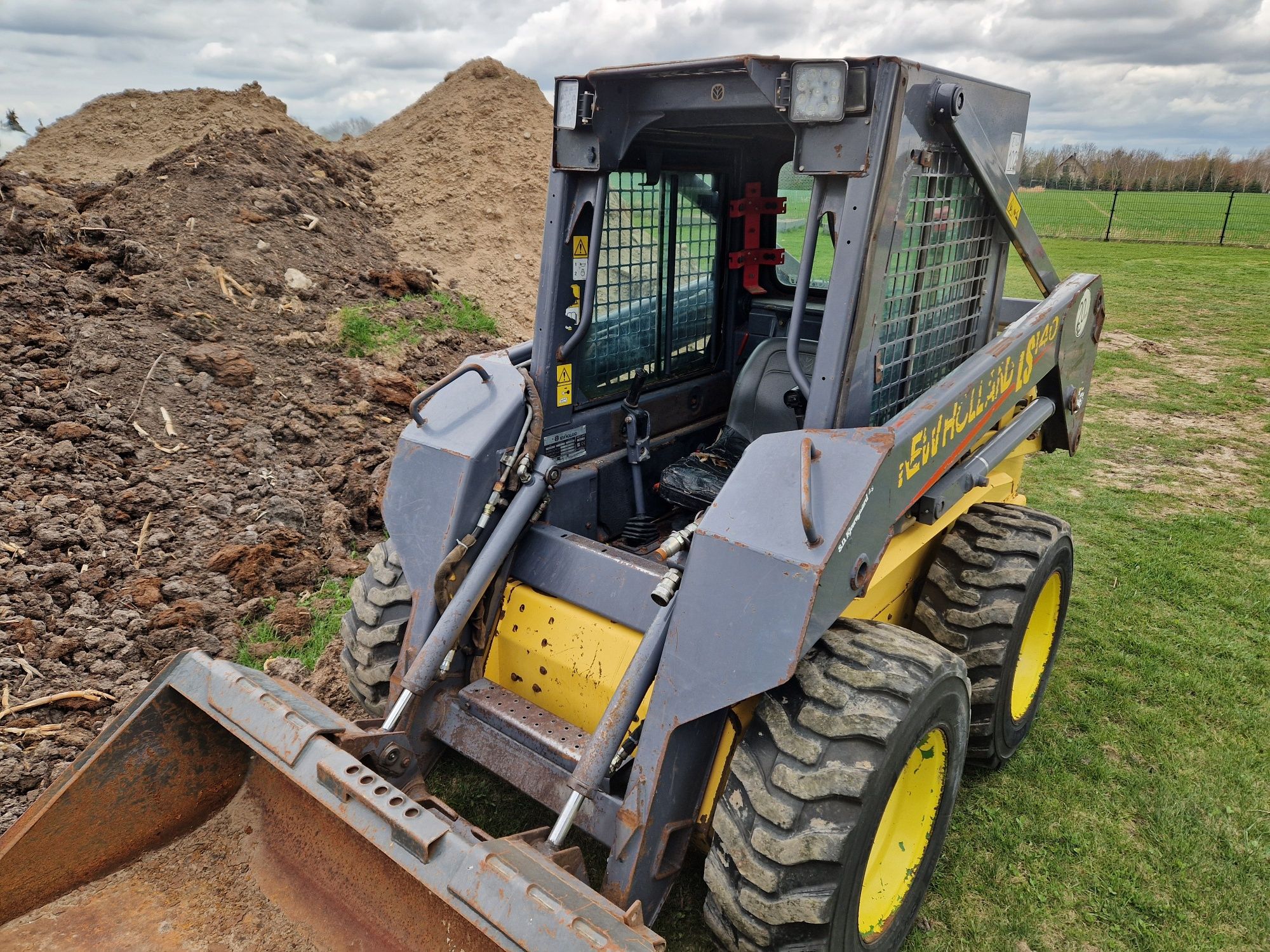 Miniładowarka New Holland LS140 Stan BDB Bobcat