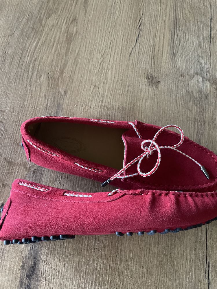 Buty czerwone z zamszu