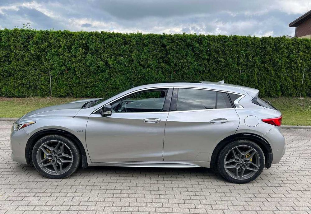 Infiniti QX30 2017 року