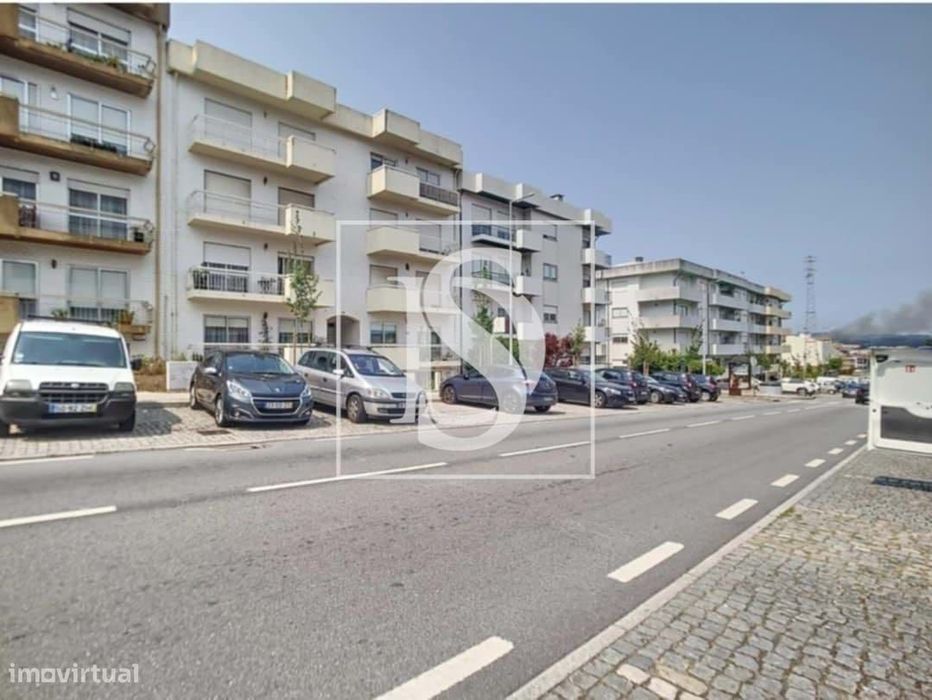 Apartamento T2 na zona de Águas Santas perto do Maiashopping.