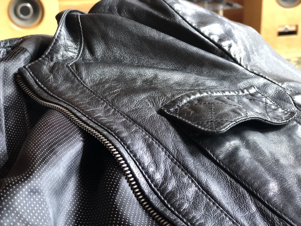Шикарная кожаная женская курточка куртка xs s massimo dutti 38см плечи