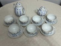 Conjunto de Chá ou Café em Porcelana com Motivos Chineses – Completo