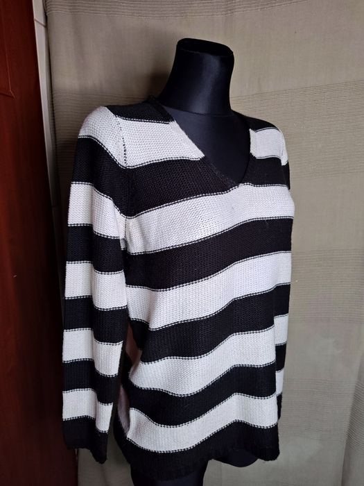 Sweterek / sweter / bluza  w paski / pasy czarno-biała