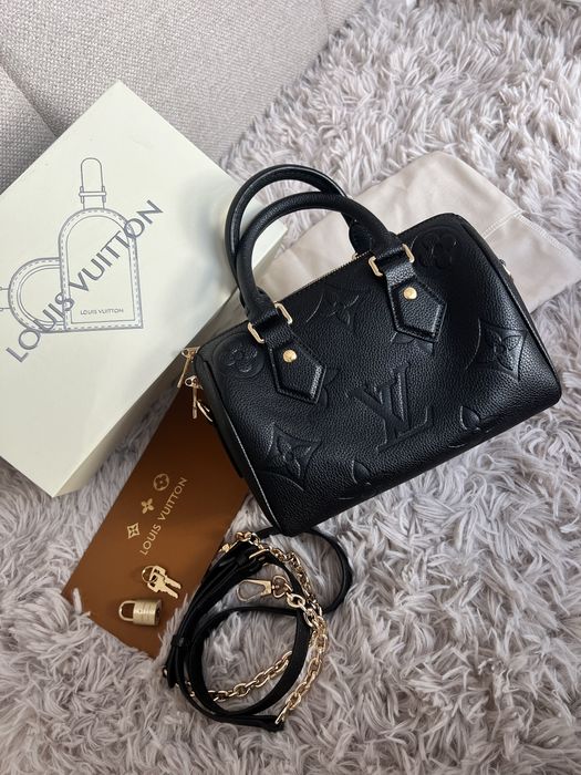 Na prezent Czarna torebka LV